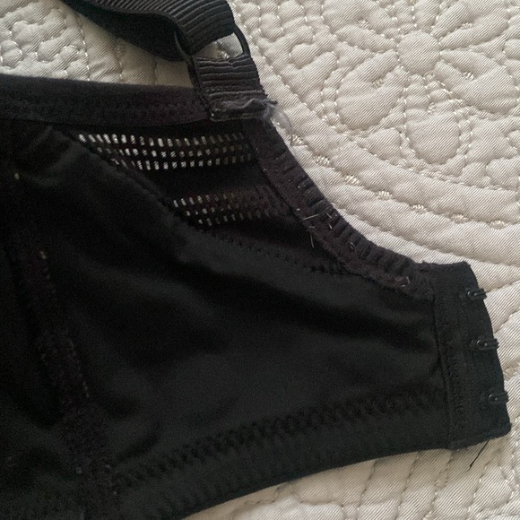 Le Mystere sports bra - Picture 9 of 13